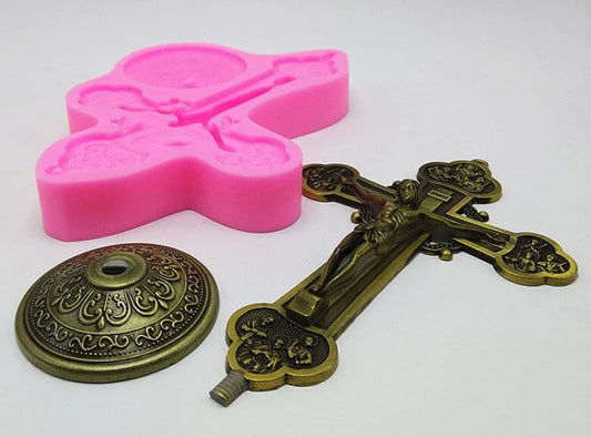 Grande Croce decorata con Gesù di 14.5 cm. Stampo in silicone