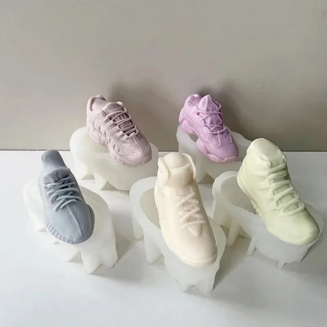 Tante Scarpe Nike Adidas Converse Snickers e molte altre. Stampo scarpa in silicone anche per Candele Disponibilità limitata