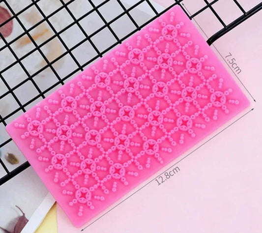 Grande bordo Quadrati decorati. Stampo Tagliapasta