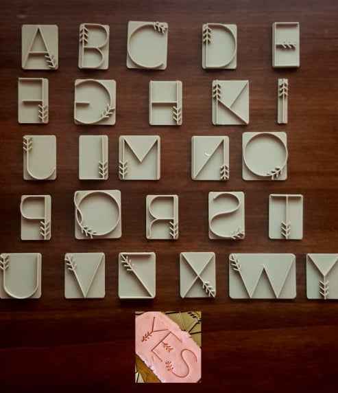 Cutter di 26 Lettere Timbro con il FIORE FOGLIE. Stampo Alfabeto