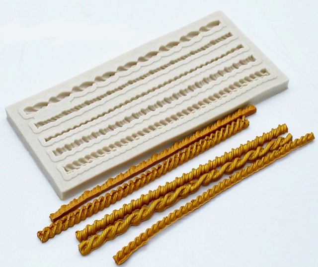 Baroque-themed pearl necklace. Silicone mold.