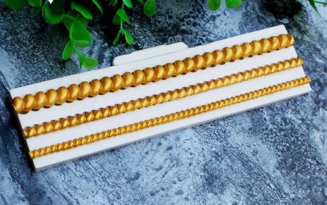 Pearl Necklace. Silicone mold in 3 sizes.