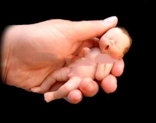 Neonato che sbadiglia. Stampo in silicone