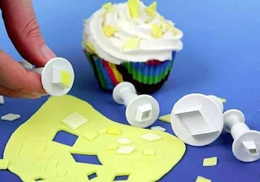 Trapunta. Set 4 Stampi espulsione Tagliapasta di varie misure.