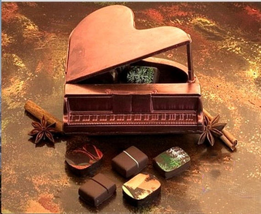 Fantastic 3D Chocolate Grand Piano. Double mold in rigid polycarbonate.