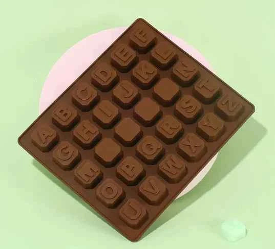 Set di 64 lettere e simboli.