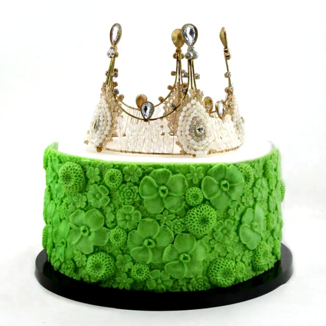 Floral Border with Many Flowers, 18 cm. A stunning silicone mold.