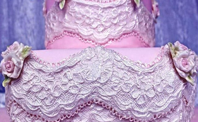 Elegant Large 30cm Silicone Lace Edge