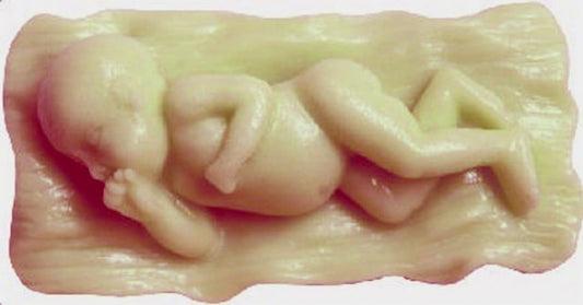 Neonato con ditino in bocca.Stampo in Silicone