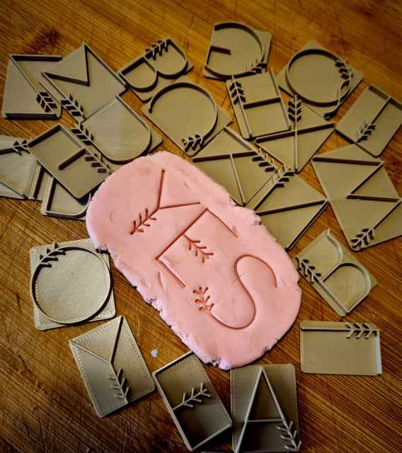 Cutter di 26 Lettere Timbro con il FIORE FOGLIE. Stampo Alfabeto