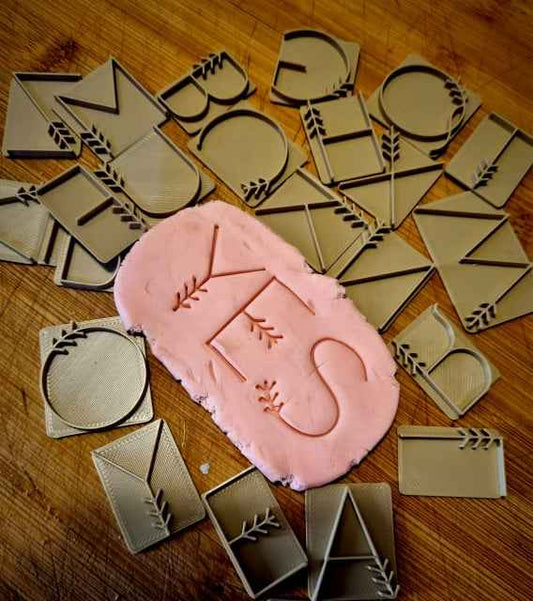 Cutter di 26 Lettere Timbro con il FIORE FOGLIE. Stampo Alfabeto