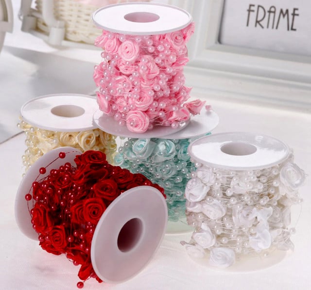 Pearl String with White Roses. 5 meters.