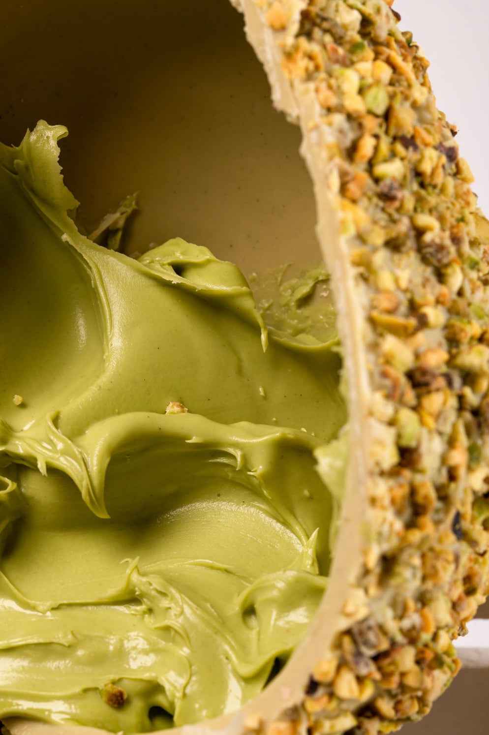 Uovo pistacchio ripieno di crema pistacchio gr.650