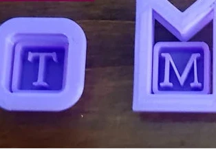 26 Lettere e 10 Numeri in rilievo. Set di 2 Stampi + 2 cutter