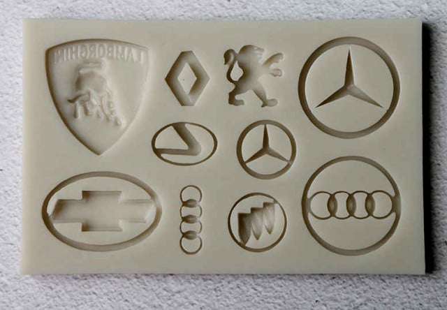 Mercedes Audi Lamborghini Renault Peugeut Chevrolet ecc. Logo Griffe Marchi Auto famosi