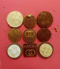 Logo Gucci Griffe con scritta. 12 x 10 cm. Stampo in Rilievo