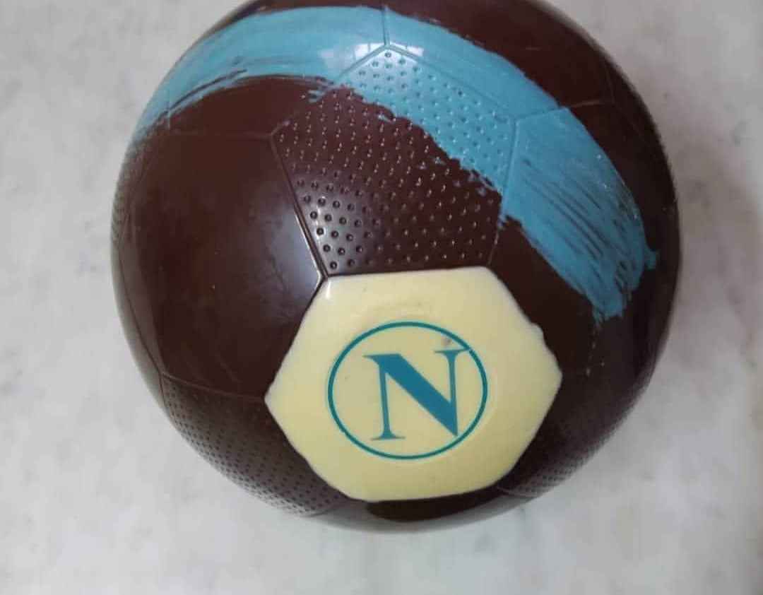 Pallone di cioccolato personalizzato piccolo.    500 GRAMMI