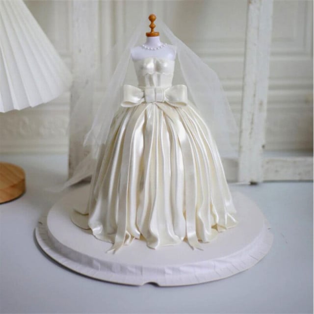 Kit to make a fantastic large wedding dress