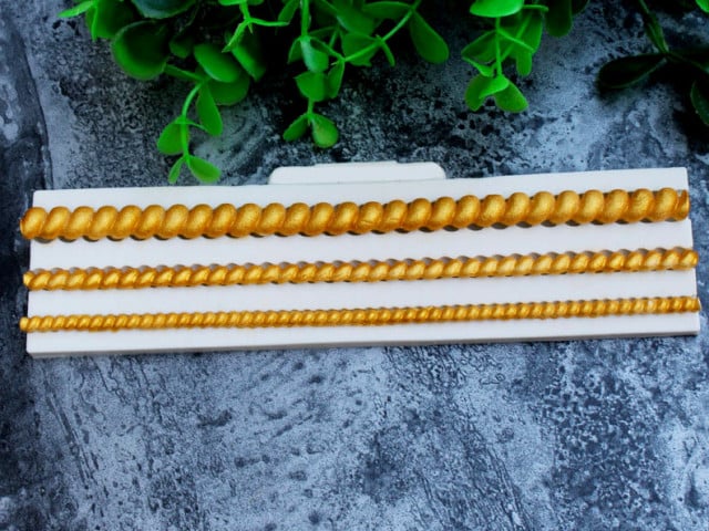 Pearl Necklace. Silicone mold in 3 sizes.